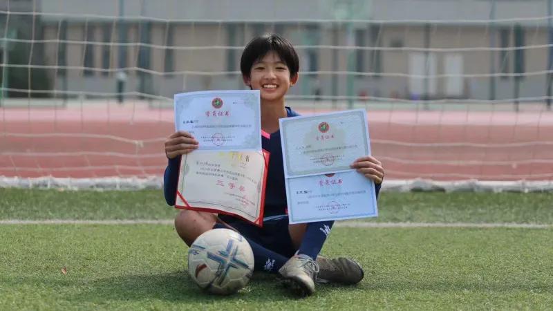 奥运冠军一家三口,一家三口同一天得到荣誉