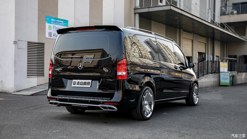 银色奔驰威霆改迈巴赫双拼色,威霆国六内饰改成迈巴赫款式