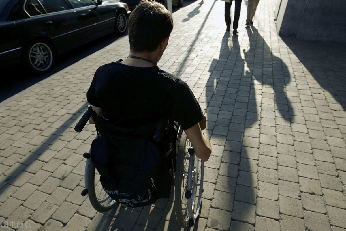 工资一到账就被全部扣除，生活费一点都不留，却被人说闲话