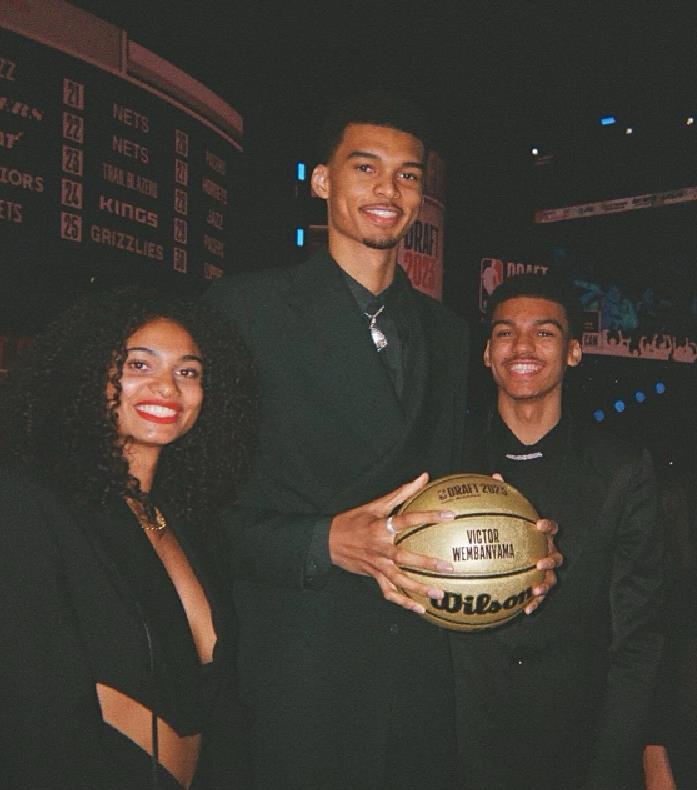 勇敢的真空！文斑亚玛姐姐的低胸连衣裙！有人忍不住开始