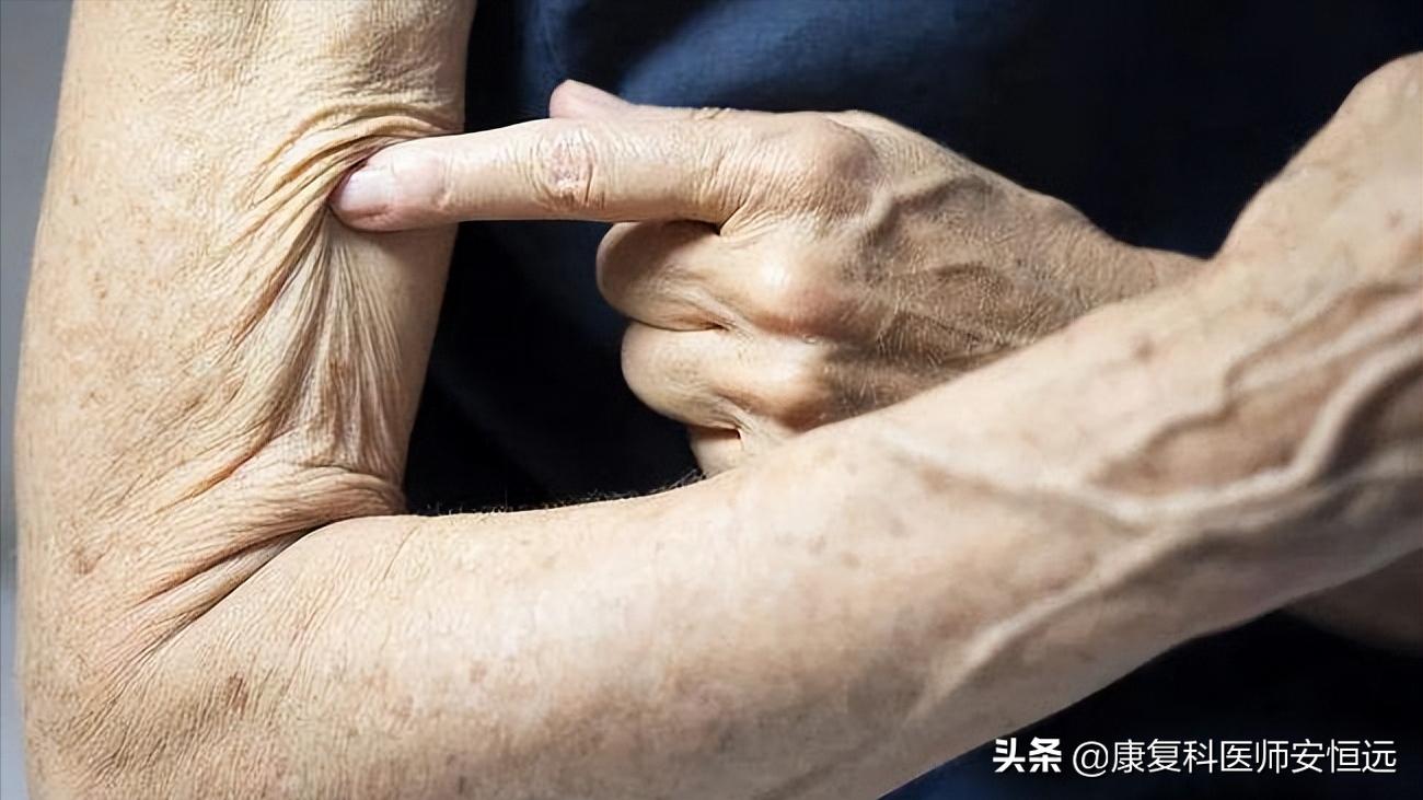 经常拉筋压腿危害,老人经常压腿拉筋对骨骼健康好吗