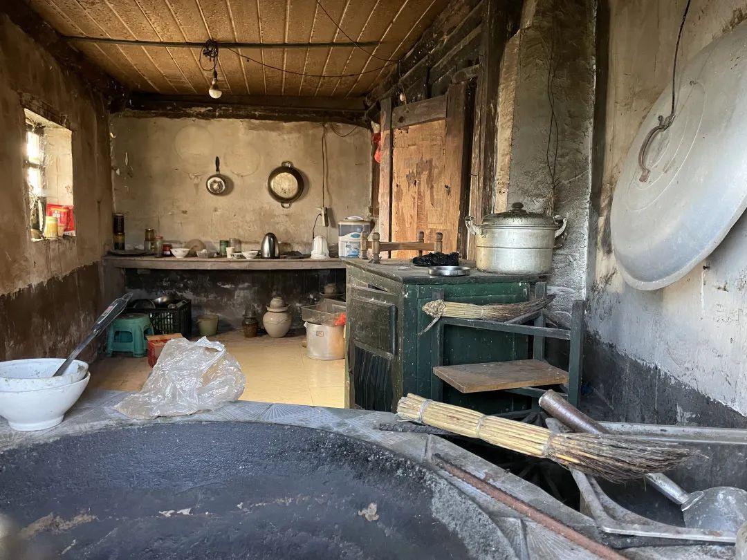 大专课上，老师教我洗澡、避孕、正常做人