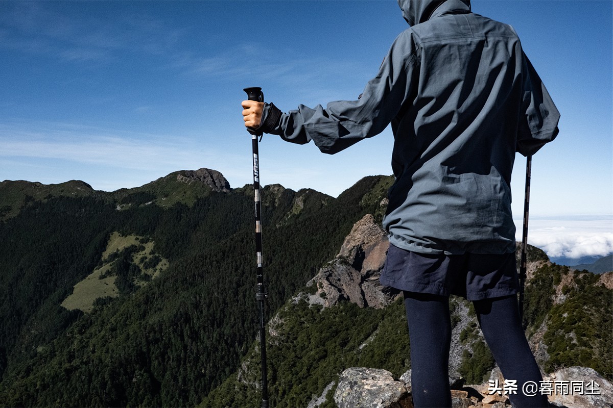 登山杖使用攻略,登山杖用法登山需要佩戴手套吗