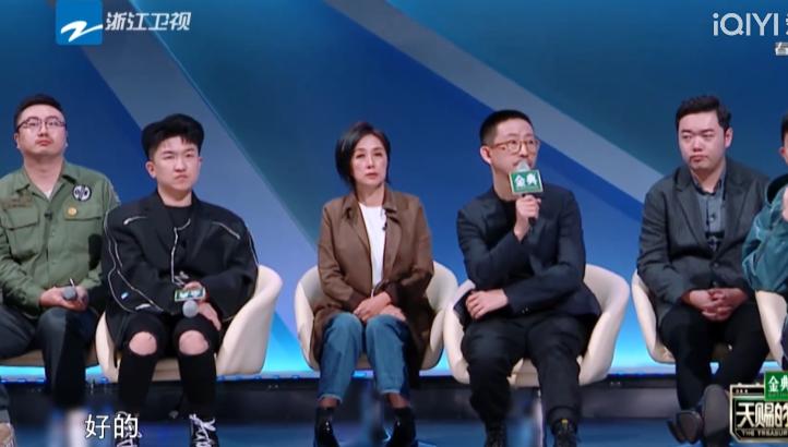 网红评委评价萨顶顶,网红点评专业歌手萨顶顶