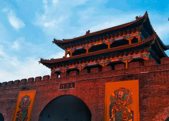 开封当地人经常去吃的小吃及位置,开封美食小吃油炸烧饼夹菜