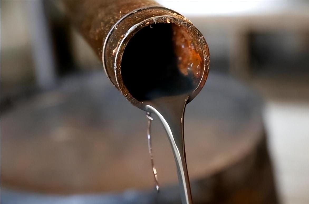 石油在地下是如何存在的,石油是如何来产的