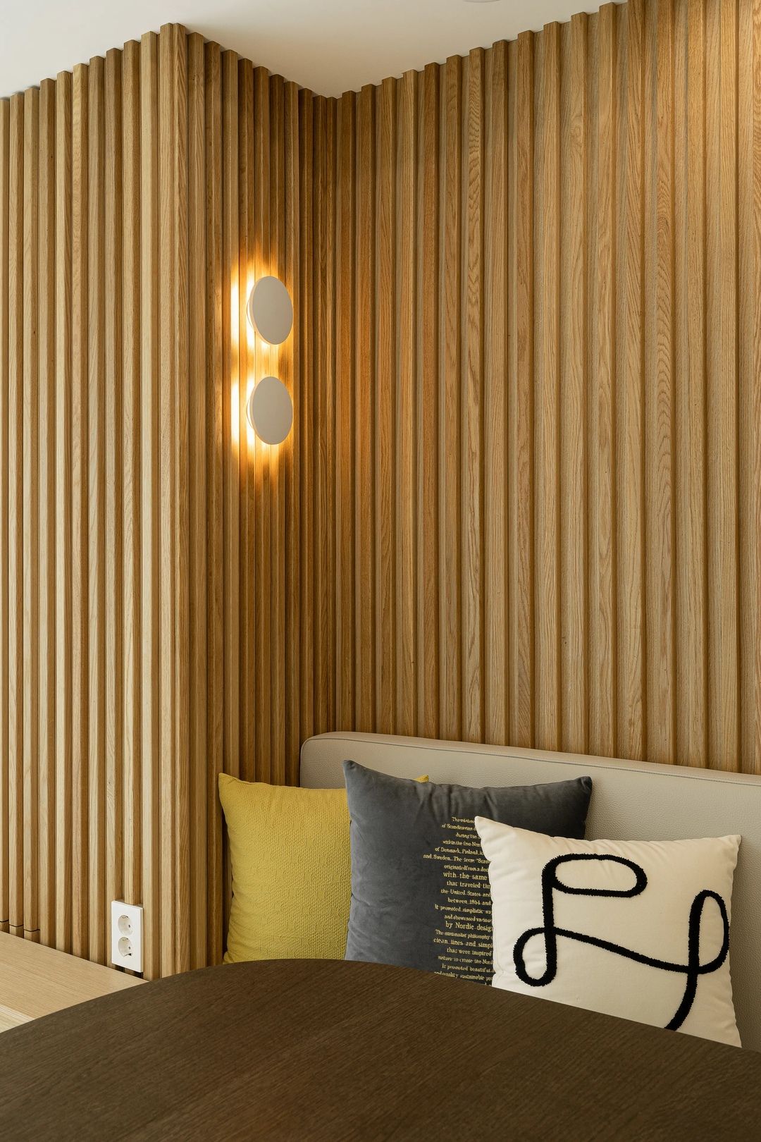 小客厅如何选沙发显得大,小客厅没有沙发如何做到简洁大气