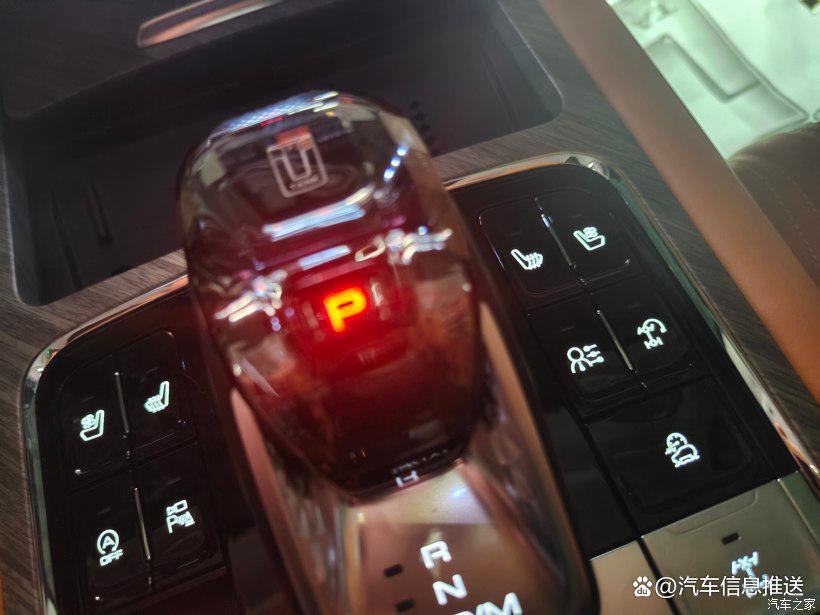 坦克500和丰田普拉多安全性对比,坦克500对比普拉多后备箱空间