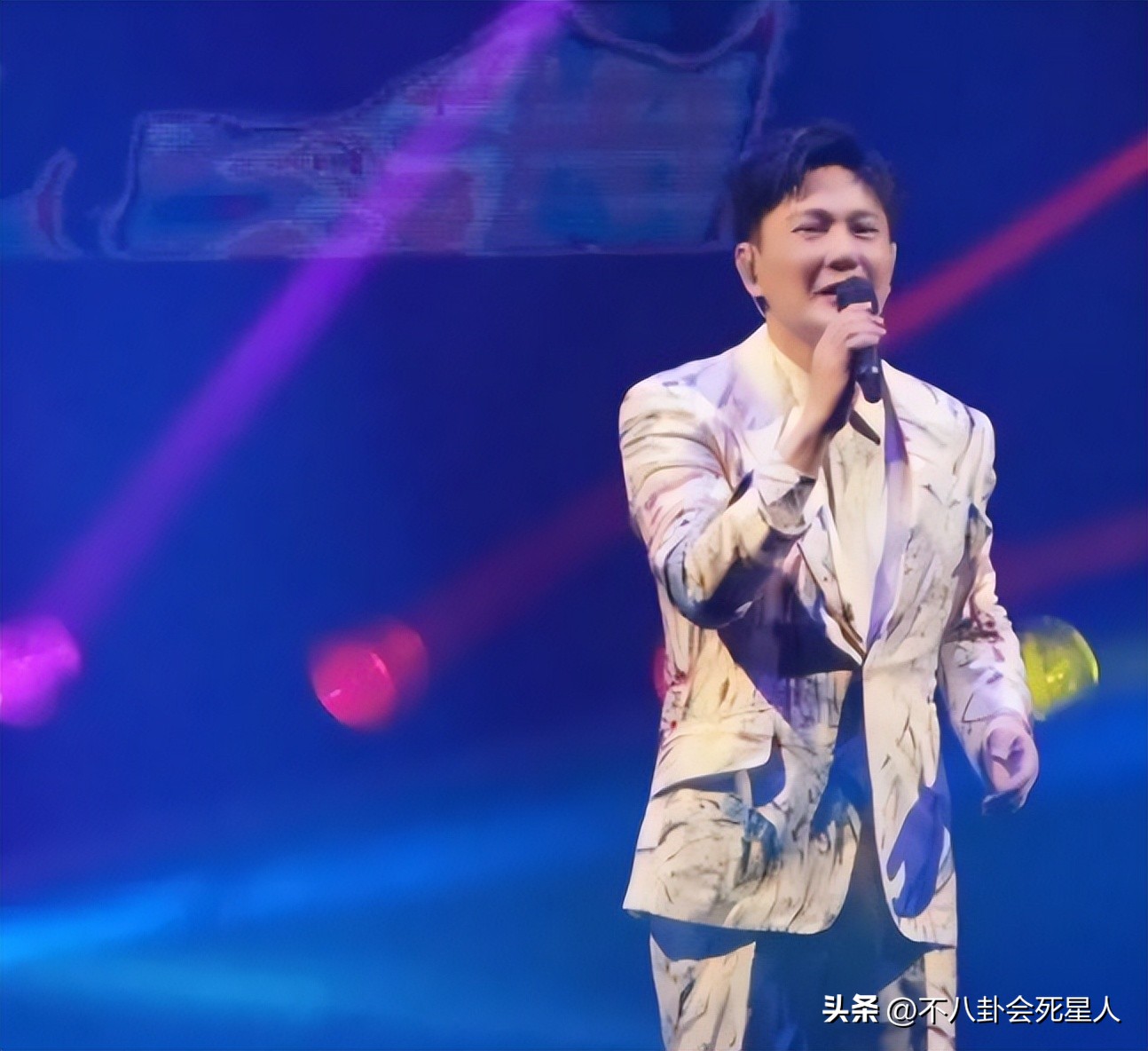 张韶涵现场完整版汪峰评价,张韶涵演唱会上座率合肥