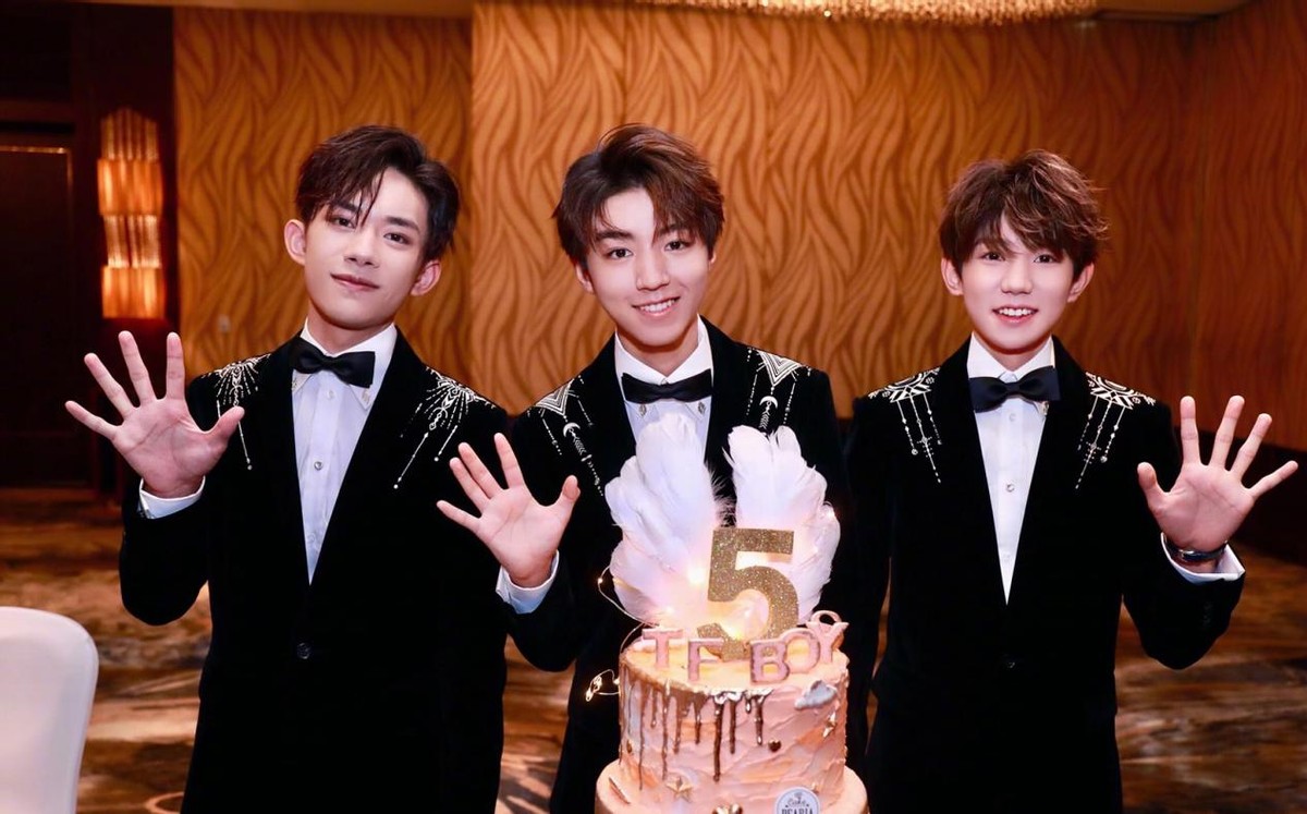 不顾形象的帅气男明星,不顾形象的男人具体表现