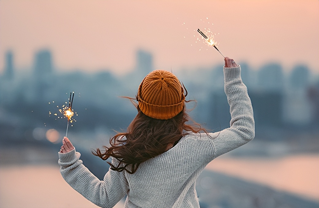 在股市里散户怎么操作做空赚钱,股市做空怎样赚钱的技巧