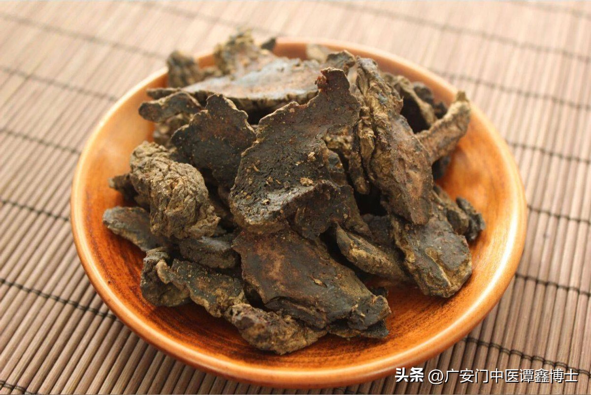 脾胃虚弱便血要如何治疗,喝调理脾胃虚寒中药后便血