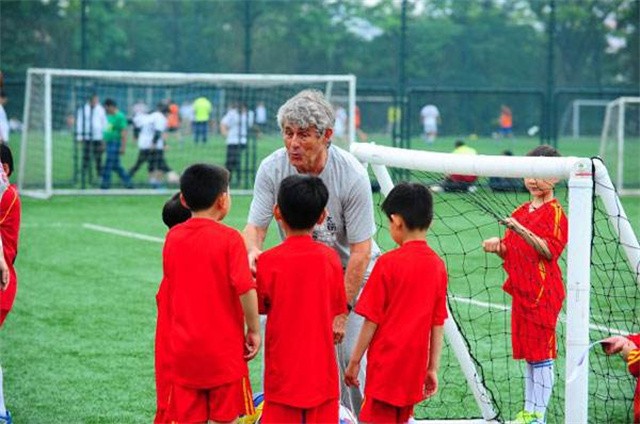 孩子十岁被体育教练看中,评价米卢教练