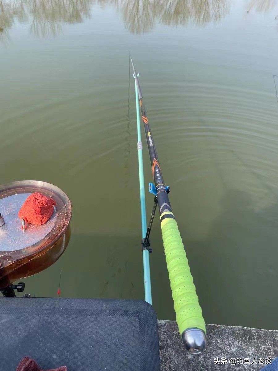 怎样选鱼竿野钓选什么鱼竿,钓鱼竿入门竿怎么选择最好