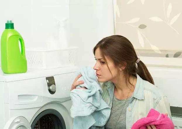 洗衣机有异味用什么方法能除掉,美的滚筒洗衣机有异味怎么去除