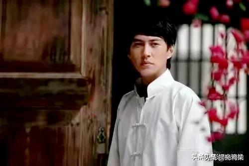 纵有疾风起人生不言弃靳东同款,纵有疾风起靳东的感触