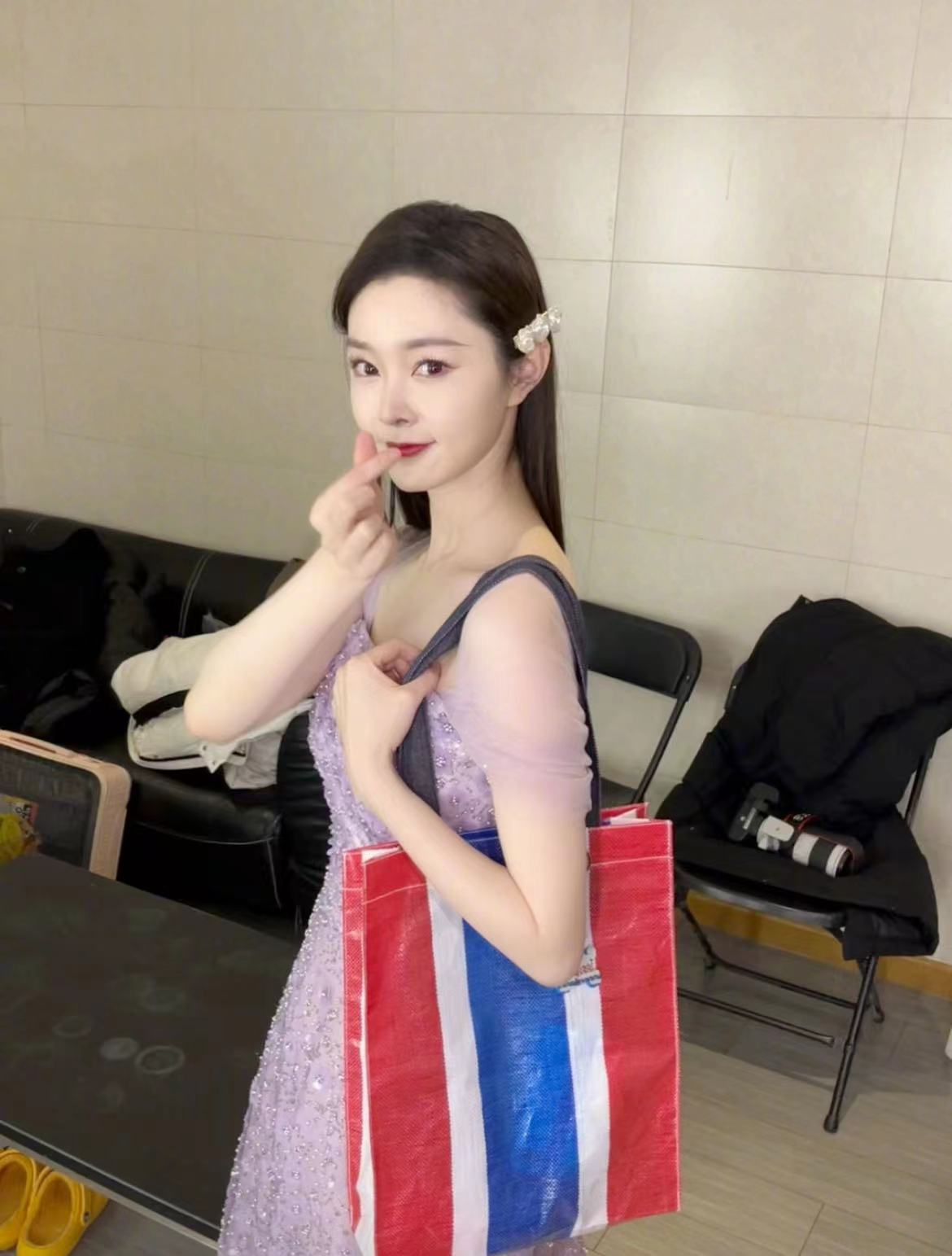 尽显自信之美，全球华语IP盛典红毯女星如何打破“瘦即美”传统