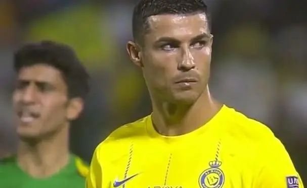 c罗动作引发欧足联关注,c罗在足球上的暴力