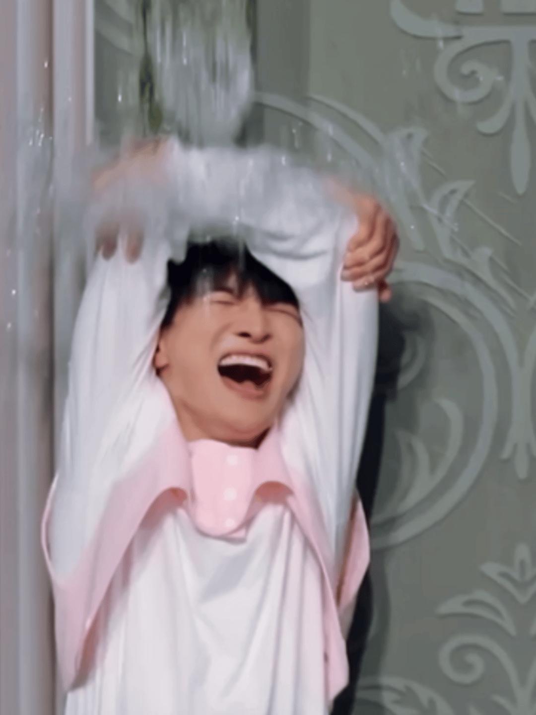 看周深录制现场,看周深最近歌曲反应视频