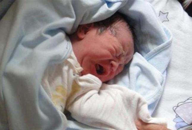 女孩子像爸爸好还是像妈妈好,女儿像爸爸有福气还是像妈妈好