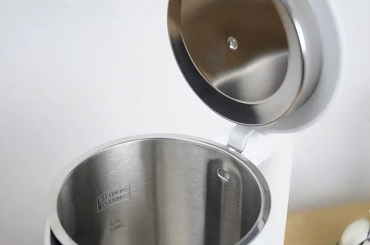 长期喝电热水壶烧的水有什么危害,喝电热水壶烧的水对身体危害多少