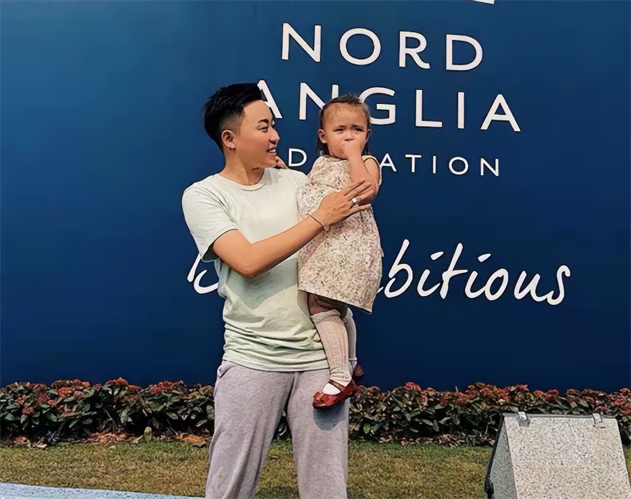 女子花50万生混血宝宝,女子花50万生混血孩子