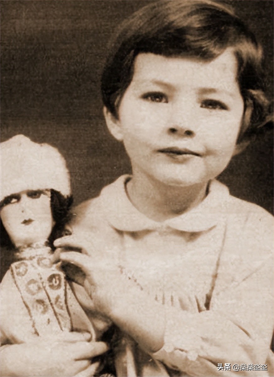 什么叫做真爱？因为无子被休弃的“真爱”，伊朗末代王后索拉娅