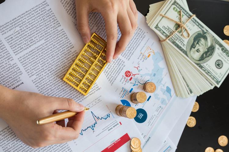 格力盈余管理案例,行业竞争对商业模式的影响