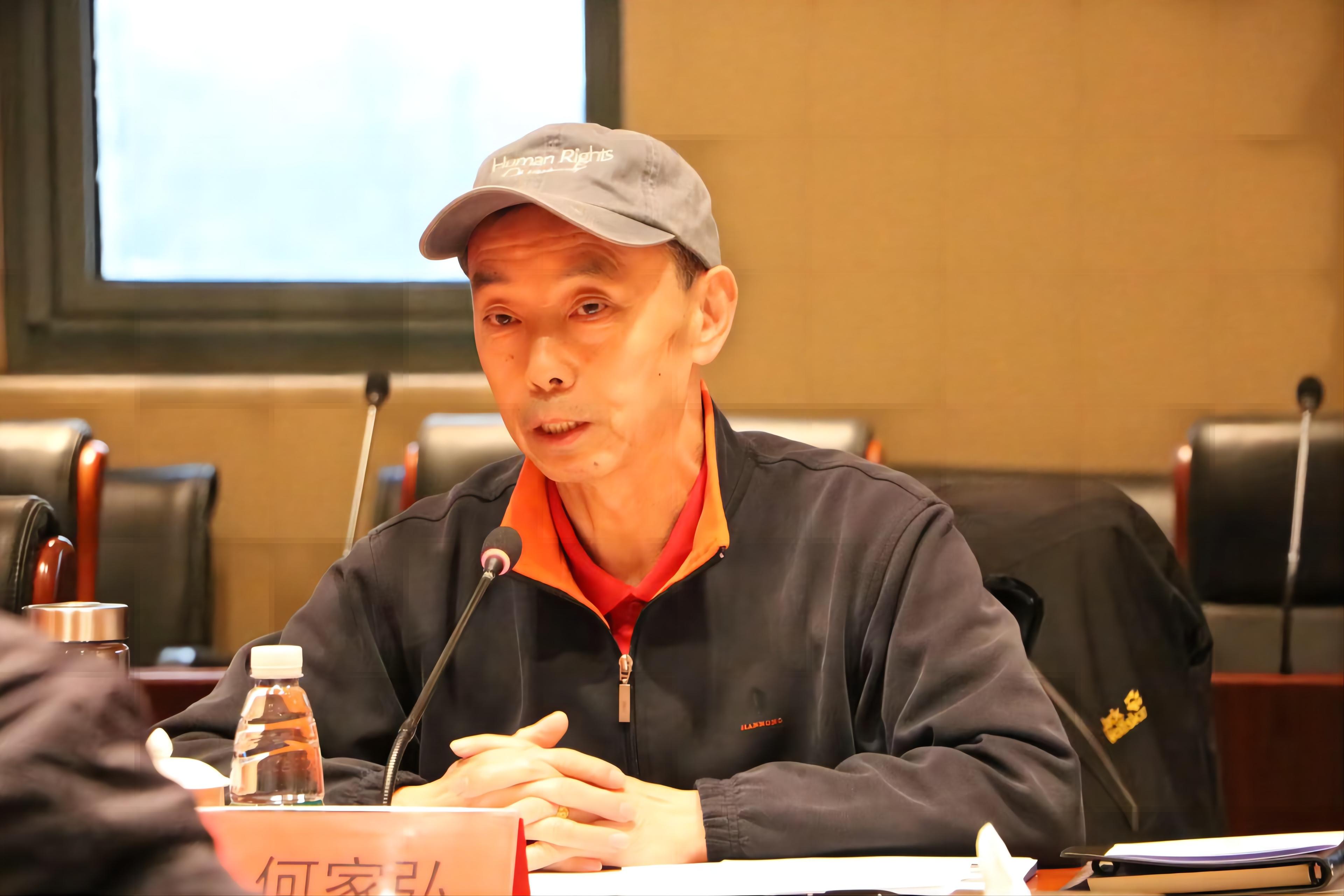 在足协开会，我满地找牙