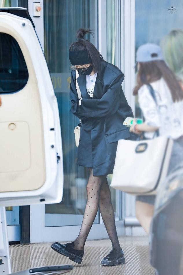 这才是黑丝的正确打开方式，既不俗气又不显土，普通女孩值得借鉴