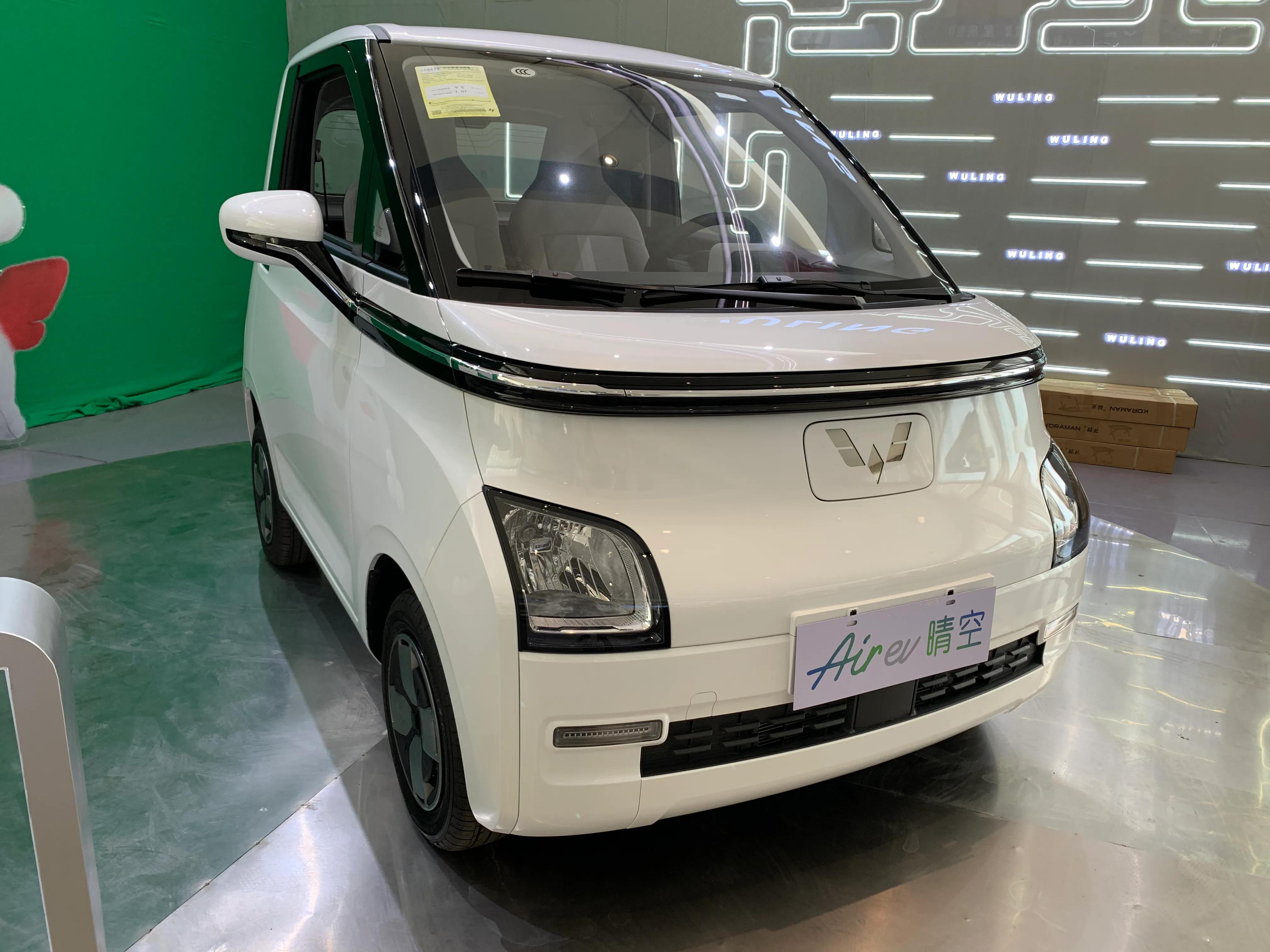 五菱星驰黑色suv,五菱星驰潮酷型黑武士