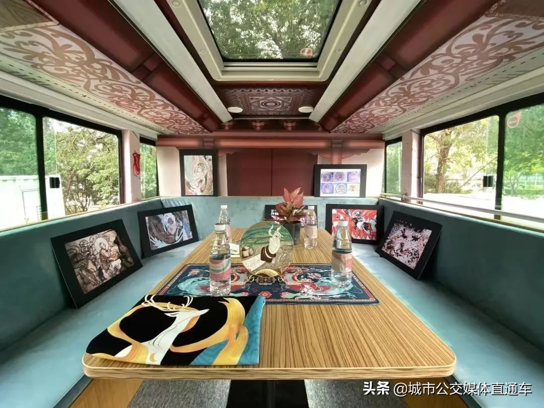 鍩庡競鍏氦鐩存挱,鍏氦濯掍綋涓庣嚎涓婂獟浣撶殑铻嶅悎