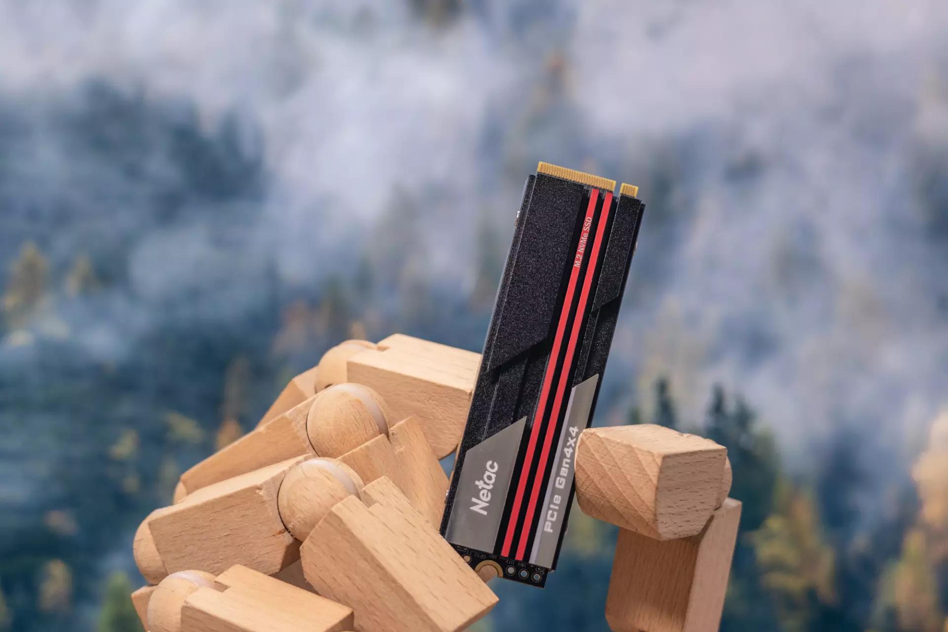 朗科nv3000绝影固态测评,朗科绝影nv70004k随机读写速度