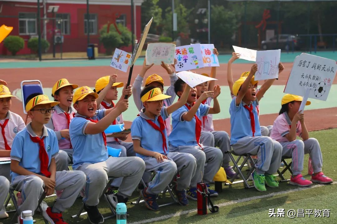 足球校园主题文化活动图片大全,让足球文化在校园足球中发扬光大