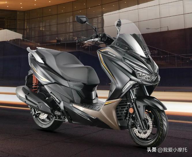无极250gt和赛科龙2024款rt3探索版,阿普利亚srmax250与赛科龙rt3