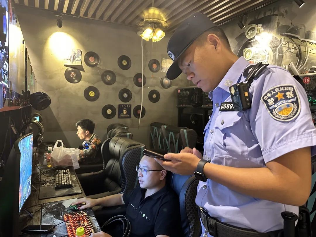 夏季行动|高新公安：警灯照夏夜藏蓝护平安