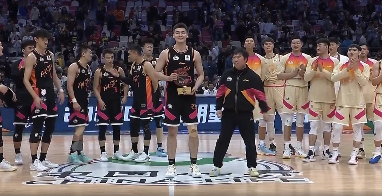 张镇麟全明星说郭艾伦,张镇麟全明星扣篮大赛郭艾伦反应