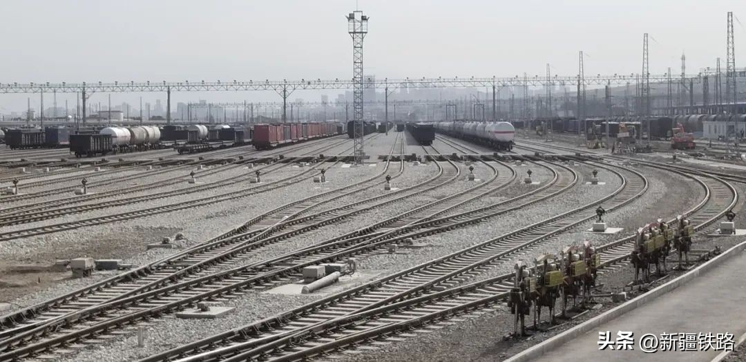 钢轨也会“中暑”？不怕，他们有招法！