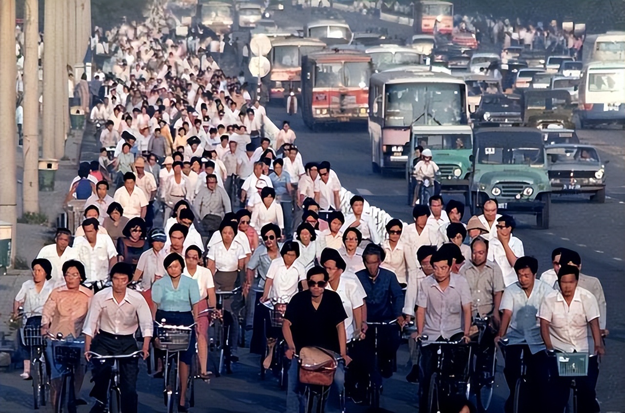 老人小时候被妈妈打瞎眼睛,老太儿时被打瞎眼报仇