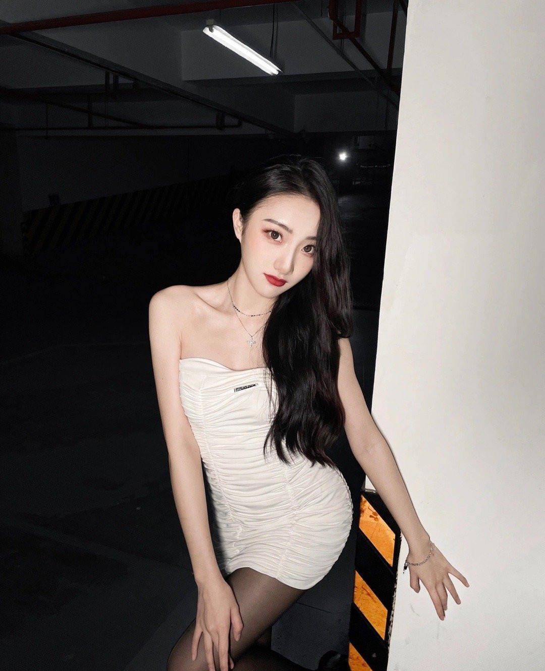 气质平底尖头鞋秋冬搭配大衣,中跟圆头单鞋搭配毛呢外套