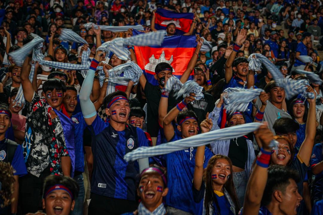 柬埔寨人玩足球,柬埔寨足球现场