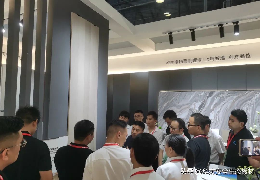 华杰战略合作伙伴怡黄木业参加第二十八届中国上海浦东国际家具展