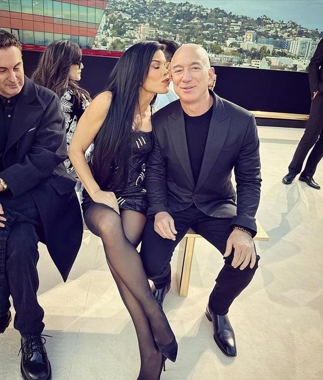 桑切斯和贝索斯的关系,桑切斯带给贝佐斯的情绪价值