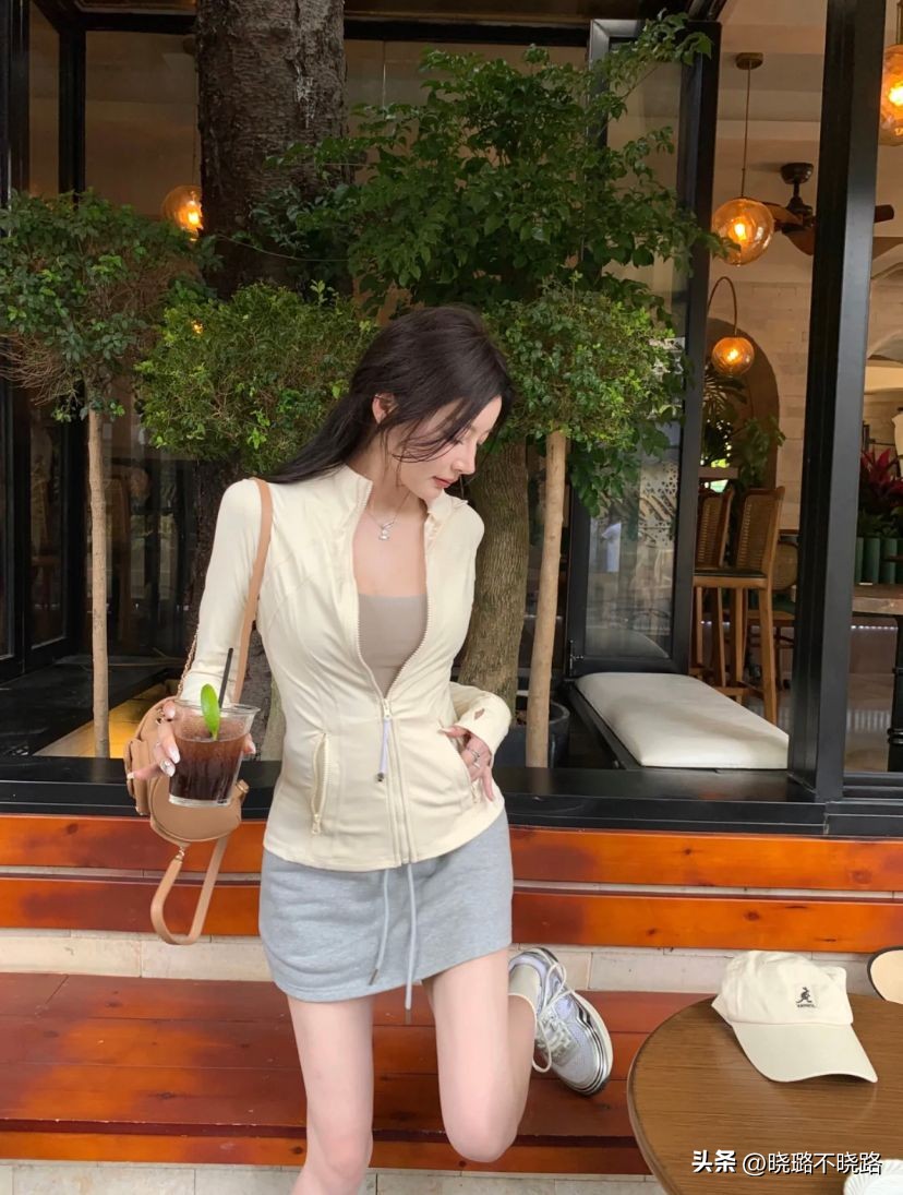 显瘦瑜伽服穿搭教程,瑜伽服套装短裙时尚最新款