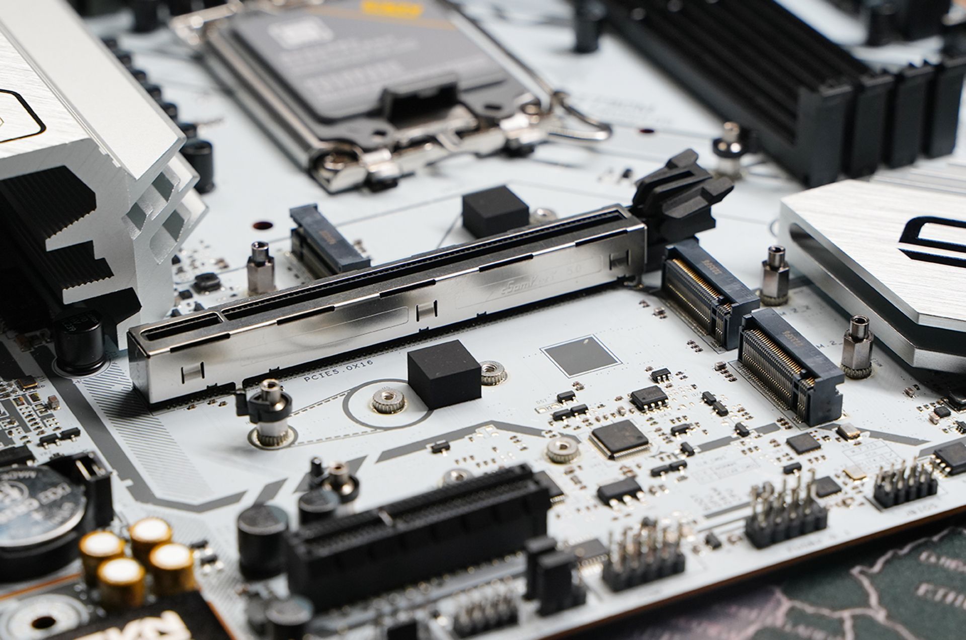 z790主板七彩虹搭什么cpu,七彩虹z790冰霜巡洋舰搭配什么cpu