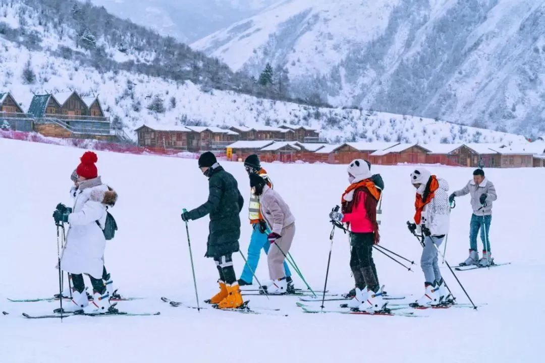 离乐山最近的滑雪场,乐山滑雪温泉