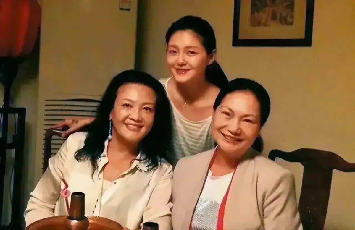 大s晒买房证据,却被网友锤暗藏玄机,汪小菲痛骂大s不要脸