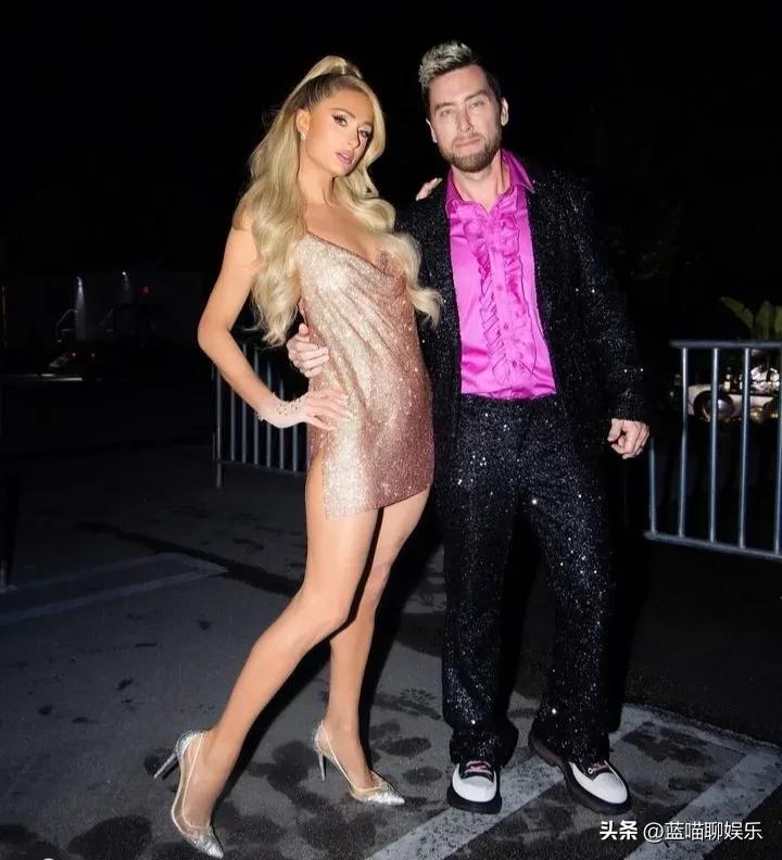 帕丽斯希尔顿金发裙,帕丽斯希尔顿粉色套装