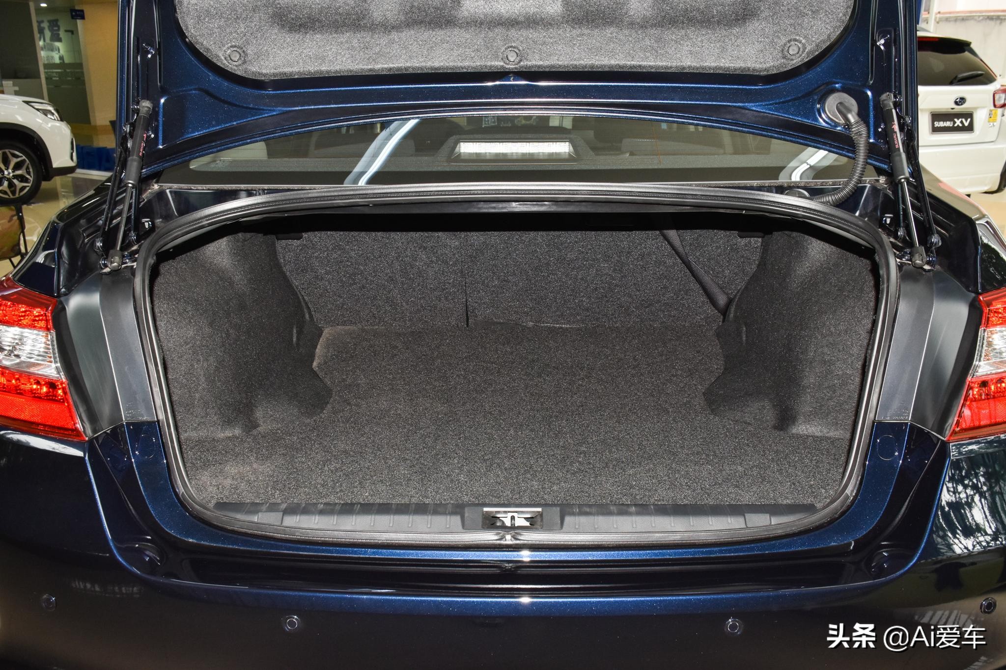 斯巴鲁力狮四驱顶配多少钱,省油性价比高的日系轿车