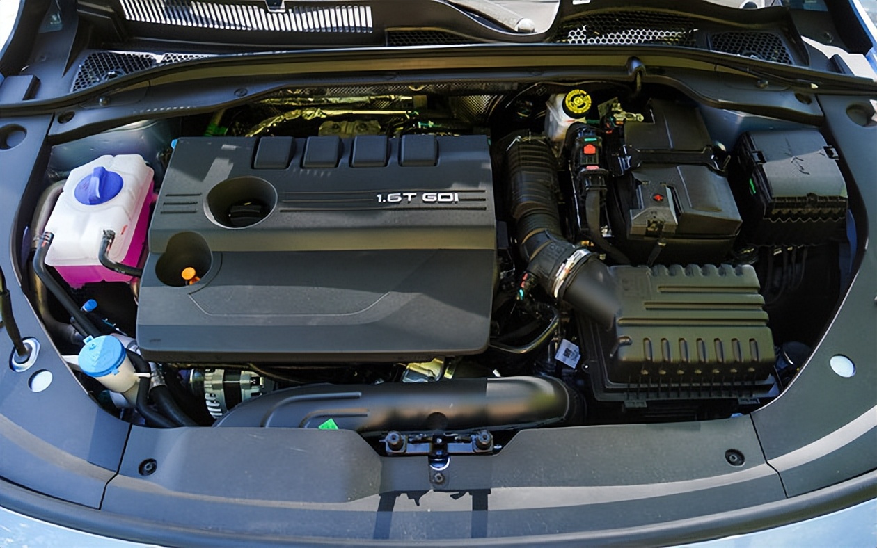 不负新时代,比亚迪宋plusdmi和奇瑞艾瑞泽8